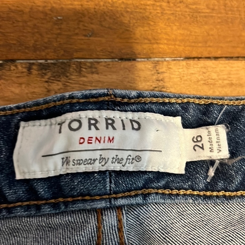 TORRID distressed jean cutoff,size 26 - Picture 3 of 6